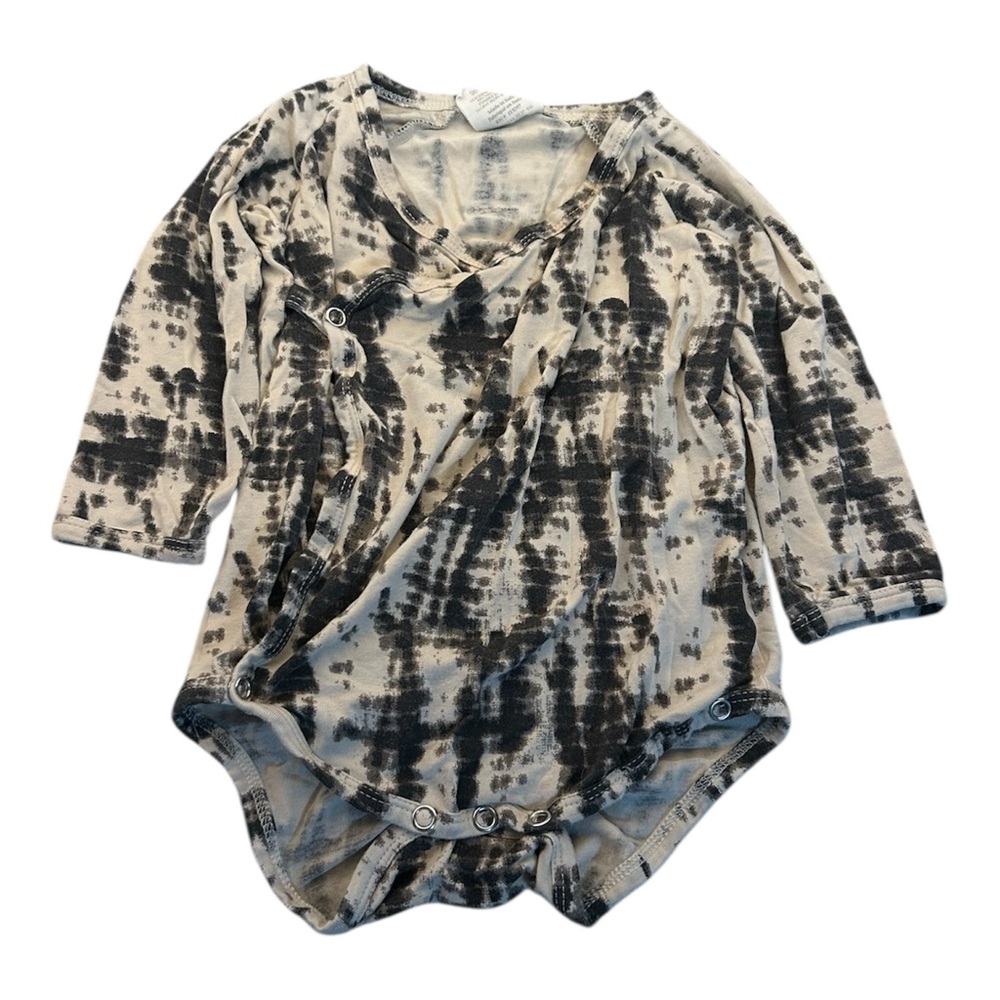 The Woods by Kate Quinn Long Sleeve Bamboo Onesie Size‎ 12-18 Months